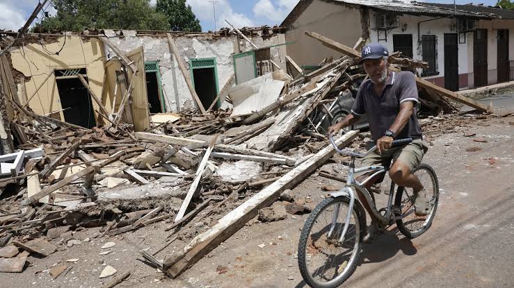 Polémica por fotos de influencer tras terremoto en Panamá