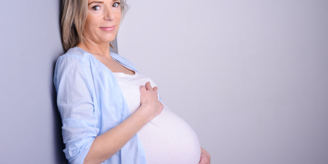 ¿Se acabó el embarazo adolescente? Las mujeres de 40 años están teniendo más bebés que las menores de 20