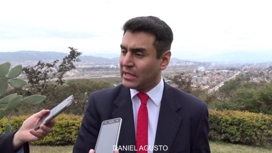 Daniel Agusto por lluvias: "Hay gente que se pelea por quién llega primero a buscar el agua"