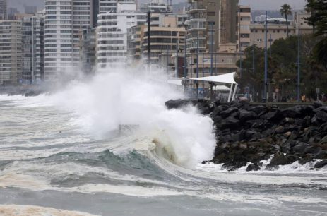 Armada de Chile emite aviso por marejadas en borde costero