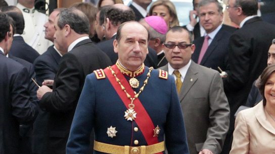 Bridec de la PDI emitió informe donde detallan "los lujos" del ex general Fuente-Alba