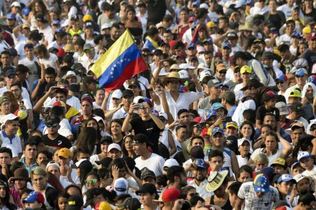 Miles de personas llegan al concierto benéfico "Venezuela Aid Life"