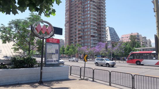 Movimiento Fuerza Nacional busca rebautizar estación de metro Escuela Militar por el de Lucía Hiriart