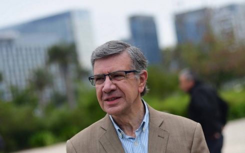 Joaquín Lavín anuncia "adecuación" de baños en colegios municipales de Las Condes para estudiantes trans