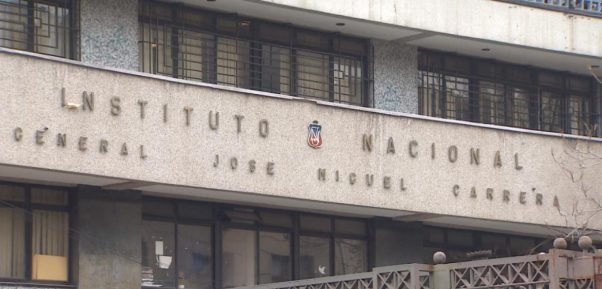 Instituto Nacional definirá a fines de mes si cambia a mixto