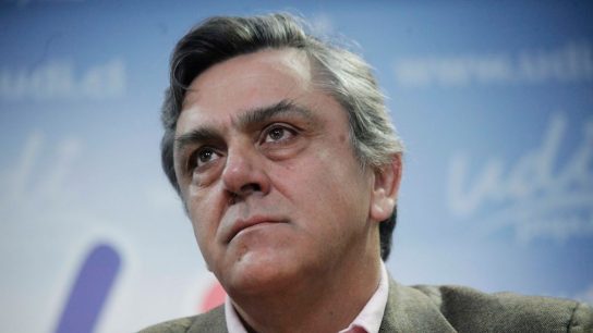 Pablo Longueira es sobreseído en arista de delitos tributarios del Caso SQM