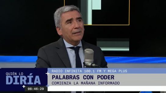 Carlos Peña por caída de Piñera en las encuestas: "Ha intentado suplir cierta falta de ideas con una presencia agotadora"