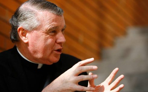 Vaticano condena a John O'Reilly a diez años de prohibición para ejercer el sacerdocio