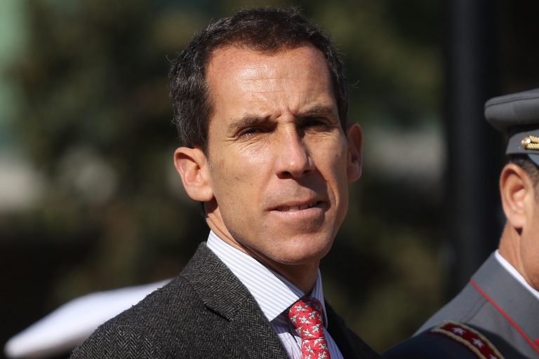 Alcalde Alessandri no descarta toque de queda para menores en Santiago