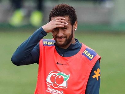 Policía irrumpe en entrenamiento de Brasil para investigar a Neymar por denuncia en su contra