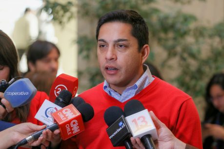 Detienen a mujer por presunta extorsión al diputado RN Jorge Durán