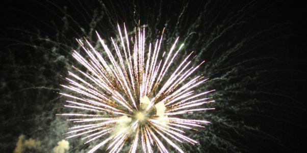 Proyecto por "Funerales narco": Hasta cinco años de cárcel por lanzamiento de fuegos artificiales