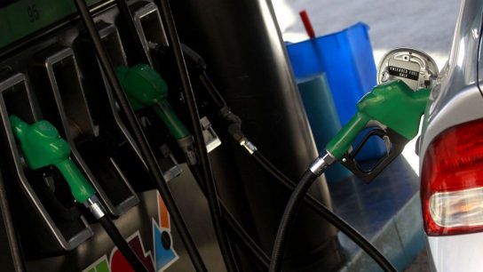 Este jueves baja el precio de todos los combustibles
