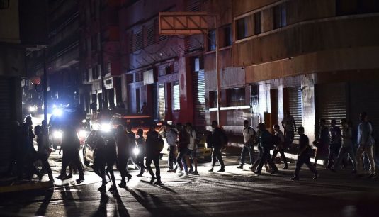 Reportan masivo apagón que afecta a Argentina y Uruguay