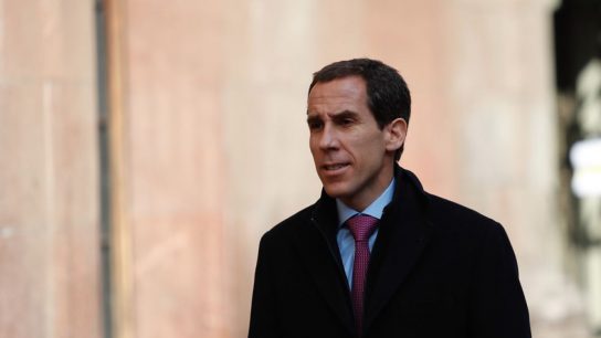 Felipe Alessandri y "rompe paga" en liceos de Santiago: "Es una forma de disuadir para que no sigan rompiendo el establecimiento"