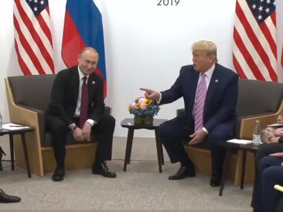 Donald Trump bromea pidiendo a Vladimir Putin no intervenir en las elecciones de 2020