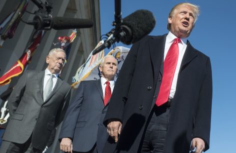 "Send her back": así le gritó el público a Donald Trump cuando criticó a la Congresista por Minnesota de origen somalí.