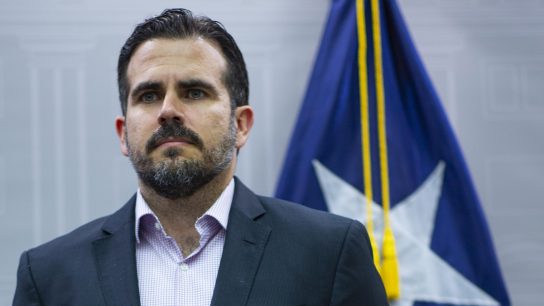Puerto Rico: Gobernador renuncia a la reelección en medio de crisis política