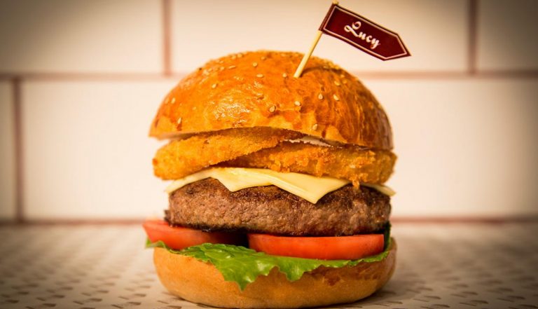 Juicy Lucy: Hamburguesas hechas con sazón peruano llegan a Chile
