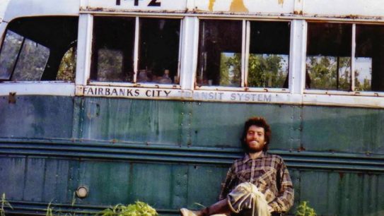 Joven de 24 años muere al intentar llegar a un destino popular en Alaska y es arrastrada por un río.