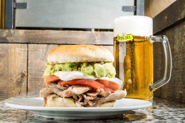 Los Imperdibles: Día del Lomito, Sanfic y un nuevo bar en Providencia