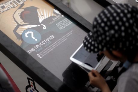 Experto en uso de tecnología en niños: "Una recomendación esencial es que los niños no se vayan a acostar con el teléfono a la cama"