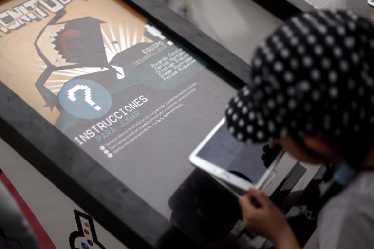 Experto en uso de tecnología en niños: "Una recomendación esencial es que los niños no se vayan a acostar con el teléfono a la cama"