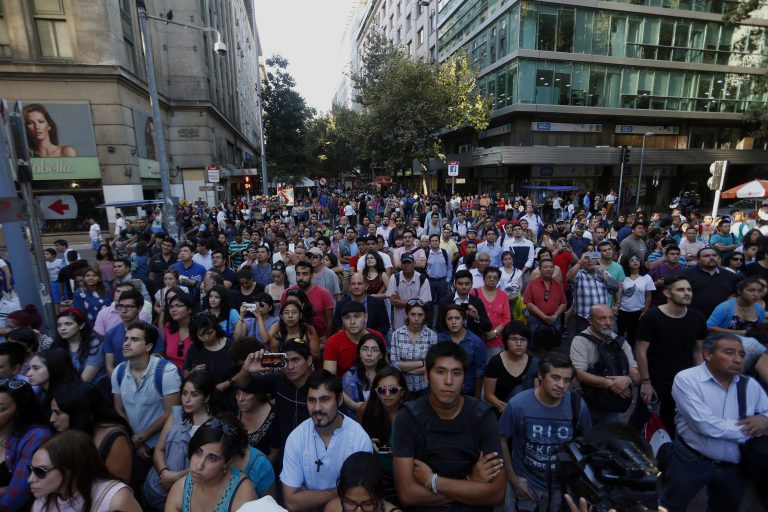 Experto en cambio social sobre el cambio social en Chile: "Un 50% de las personas sostiene que la democracia es la forma más importante de gobernar"