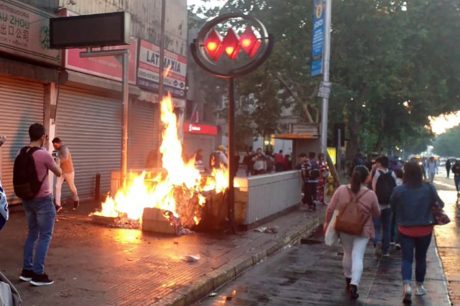 Jorge Navarrete sobre las manifestaciones: "Lo más preocupante tiene que ver con la degradación de lo público y el deterioro del espacio colectivo"
