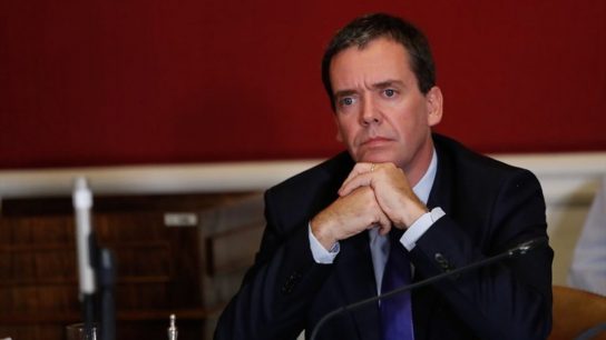 Senador Harboe: "La salida constitucional y la agenda social puede descomprimir a miles de manifestantes"