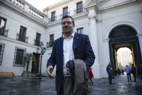 Ministro Sichel por agenda social: "Si no tomamos decisiones responsables puede irse todo al carajo"