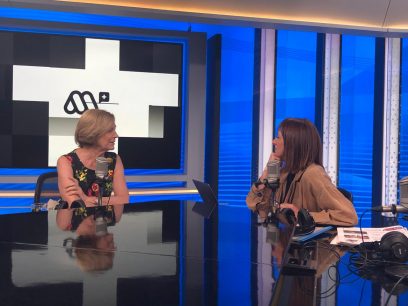 Matthei por paridad de género: "Necesitamos que las mujeres lleguen arriba y si las cuotas ayudan bienvenido sea"