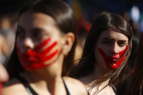 Académica UDP sobre participación de jóvenes y consumo de medios: "Los jóvenes no se identifican con nadie de la esfera pública"