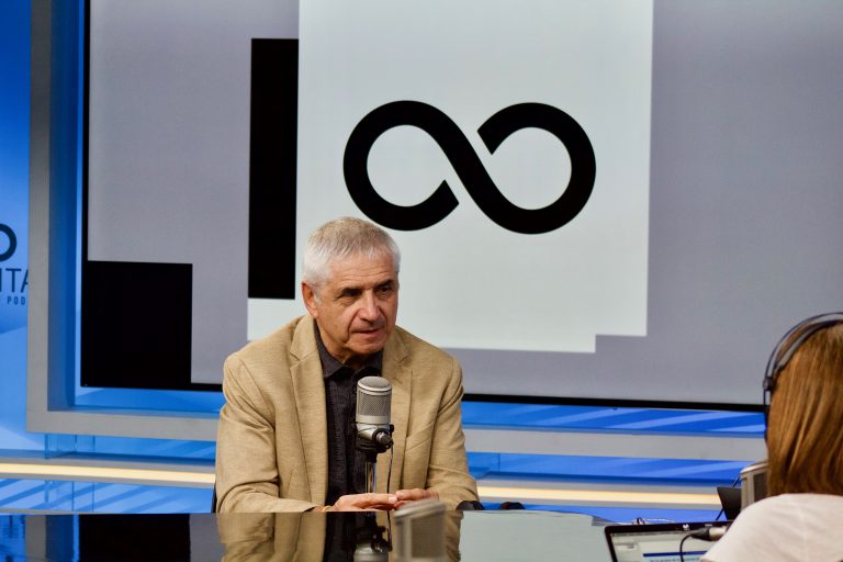 Eugenio Tironi: "Hoy ya no estamos en régimen político presidencial"