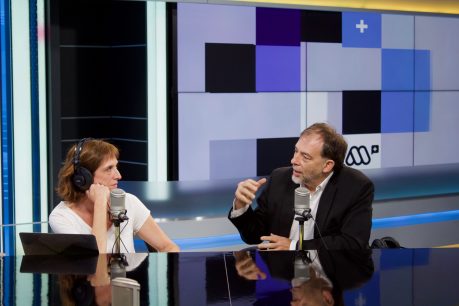 Guido Girardi: "Todas las instituciones son cuestionadas, no solamente el Presidente y paradójicamente solo sobreviven las redes sociales"