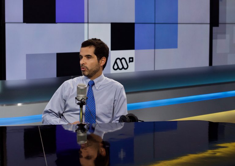 Dr. Alex Escalona: "Los datos en Chile muestran que la obesidad infantil es más frecuente en niños con menos ingreso familiar y menos educación"