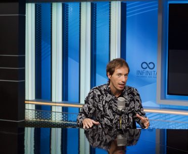 Ilusionista y mago chileno agendó más de 20 shows en Hollywood