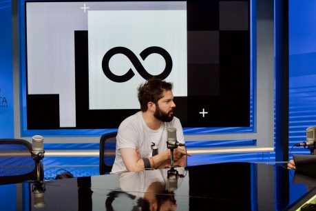 Gabriel Boric: "Yo no descarto la idea de adelantar elecciones, siempre en un marco institucional"