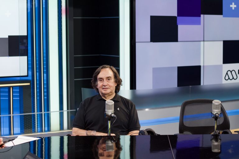 Gonzalo Robles y la sátira social de su obra "Los Eguiguren"