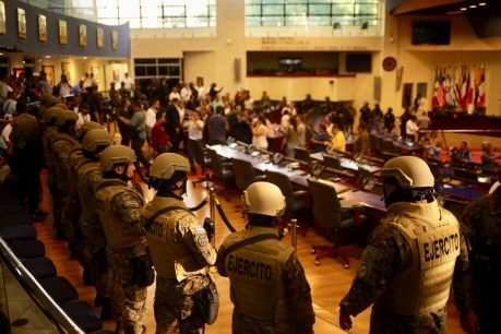 HRW emplaza a la OEA: "Acá no pueden haber ambigüedades ni doble estándar" ante la crisis en El Salvador