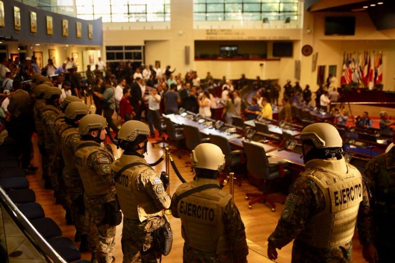 HRW emplaza a la OEA: "Acá no pueden haber ambigüedades ni doble estándar" ante la crisis en El Salvador