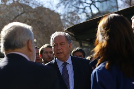 Juan Gabriel Valdés: "La única manera de recuperar al país y la confianza de los ciudadanos es con actos de generosidad y no los estamos viendo"