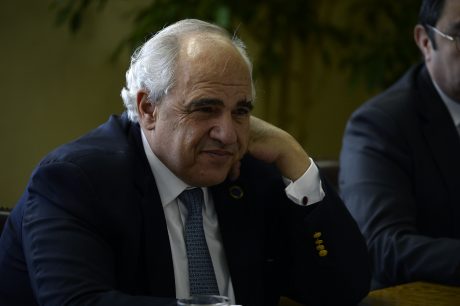 Ex presidente de Colombia, Ernesto Samper: "las personas que resulten elegidas para la constituyente van a representar a Chile"