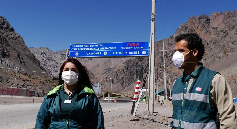 Ministro de Obras Públicas: "Los que no pueden entrar son extranjeros, a menos que sean residentes (...) Si pueden estar los que están en tránsito"