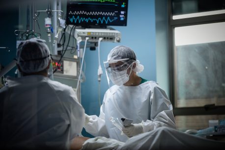 Dr. Tomás Regueira, Pdte. Sociedad Chilena Intensiva sobre la pandemia de Covid-19: "No hemos llegado a ningún peak"