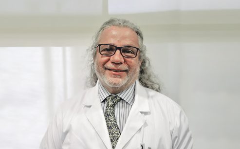 Candidato a la presidencia del Colmed: "Izkia Siches ha privilegiado una agenda más política y muchos de mis colegas se han salido por eso mismo"