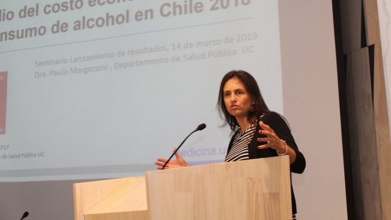 Dra Paula Margozzini hizo un llamado a respetar las medidas de cuidado y la distancia social.