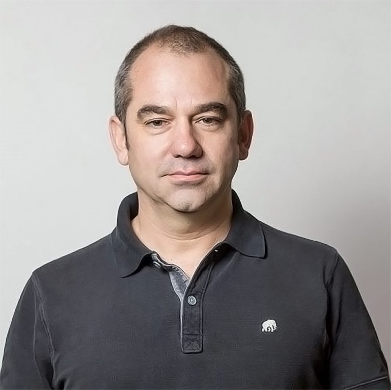 Luis Valenzuela: "Solo un 9% en el gran Santiago tiene accesos a servicios públicos y privados, el número es brutal"