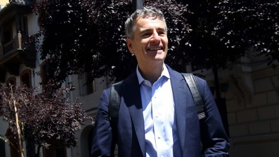 Andrés Velasco: "Lo que viene por delante en Chile es un período azaroso"