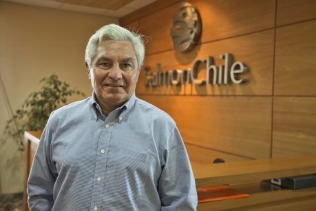 Arturo Clément, presidente de SalmonChile: "Los precios han caído a niveles mínimos y la industria en este momento está teniendo pérdidas"